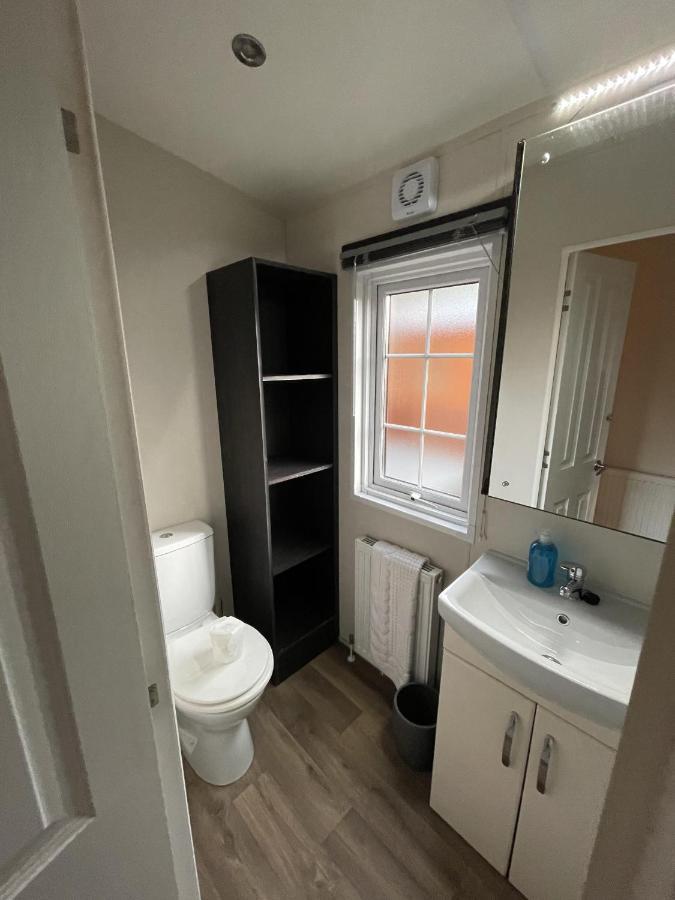 Angie'S Haven, Superb 2 Bedroom Lodge With Hot Tub - Sleeps 6 - Felmoor Park موربيث المظهر الخارجي الصورة