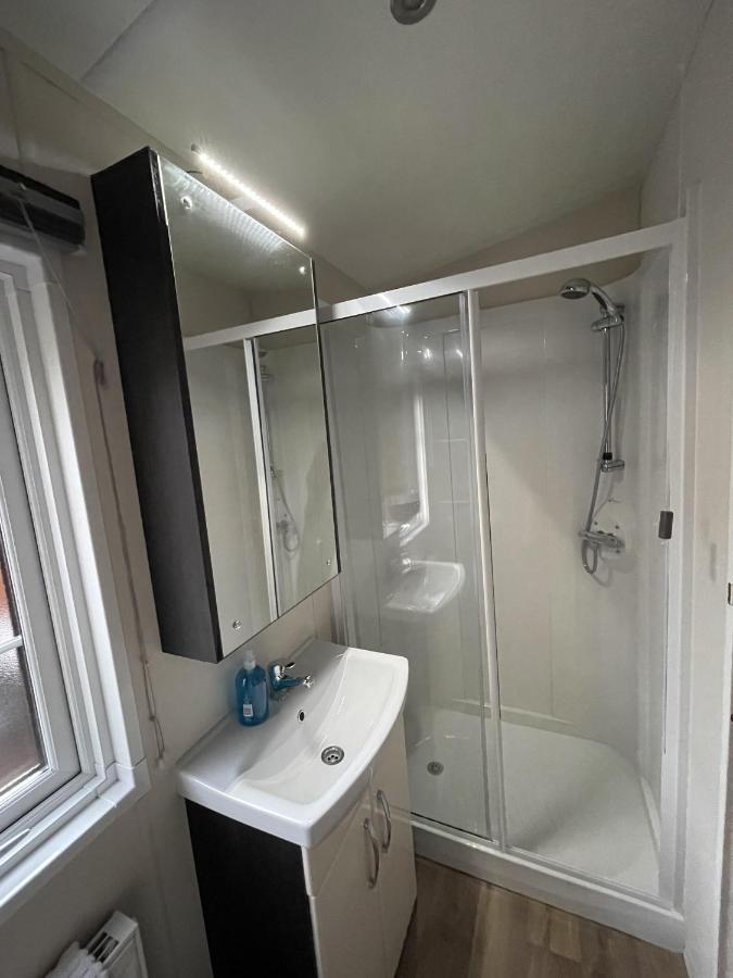 Angie'S Haven, Superb 2 Bedroom Lodge With Hot Tub - Sleeps 6 - Felmoor Park موربيث المظهر الخارجي الصورة