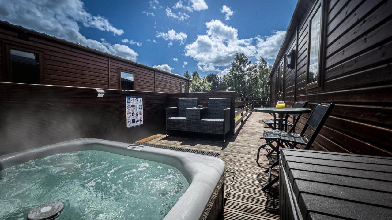 Angie'S Haven, Superb 2 Bedroom Lodge With Hot Tub - Sleeps 6 - Felmoor Park موربيث المظهر الخارجي الصورة