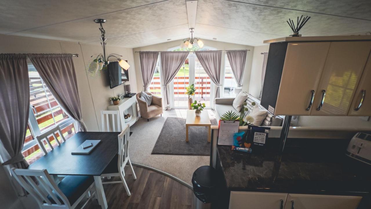 Angie'S Haven, Superb 2 Bedroom Lodge With Hot Tub - Sleeps 6 - Felmoor Park موربيث المظهر الخارجي الصورة
