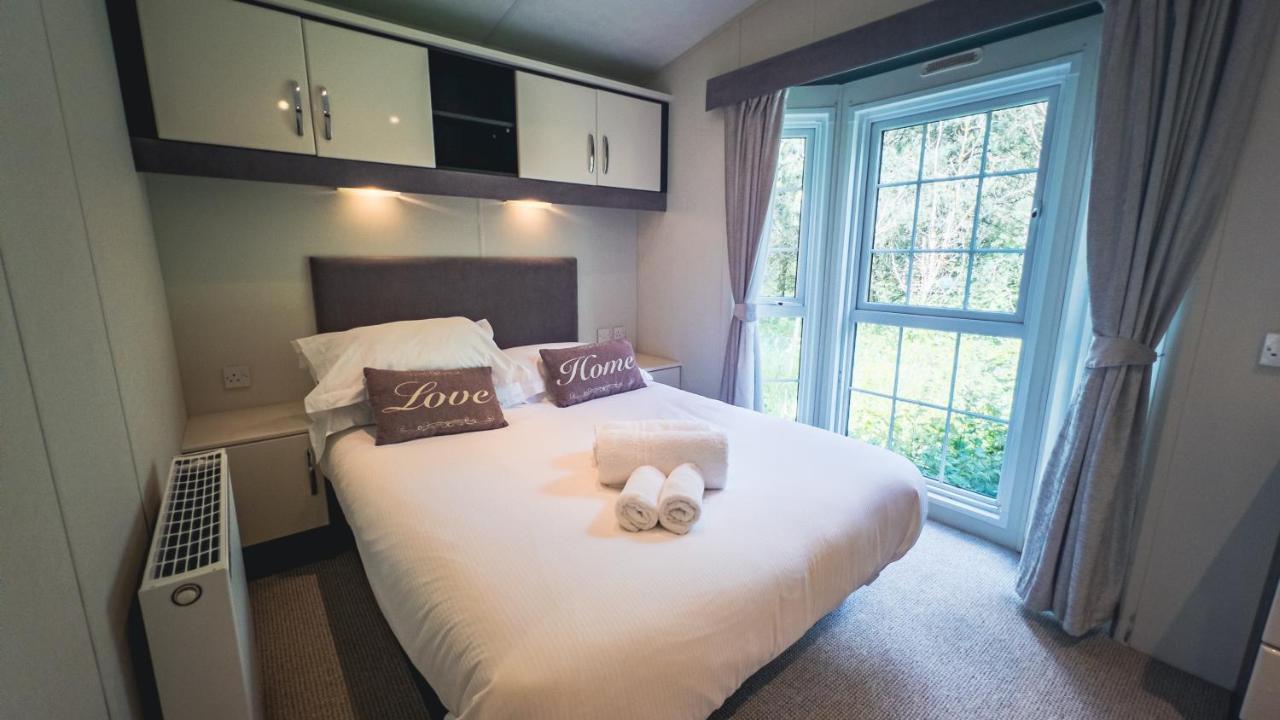 Angie'S Haven, Superb 2 Bedroom Lodge With Hot Tub - Sleeps 6 - Felmoor Park موربيث المظهر الخارجي الصورة